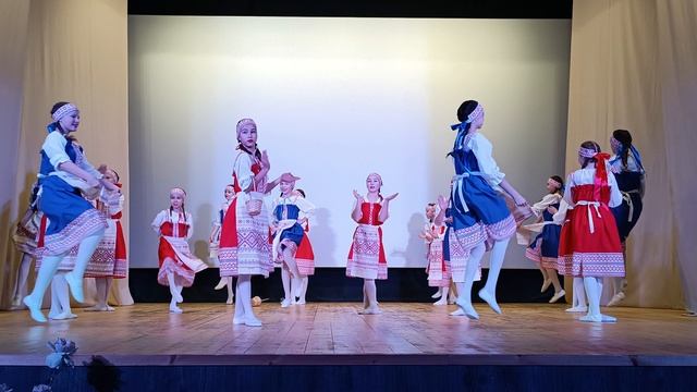 Карельский танец "На лугу". смотреть онлайн