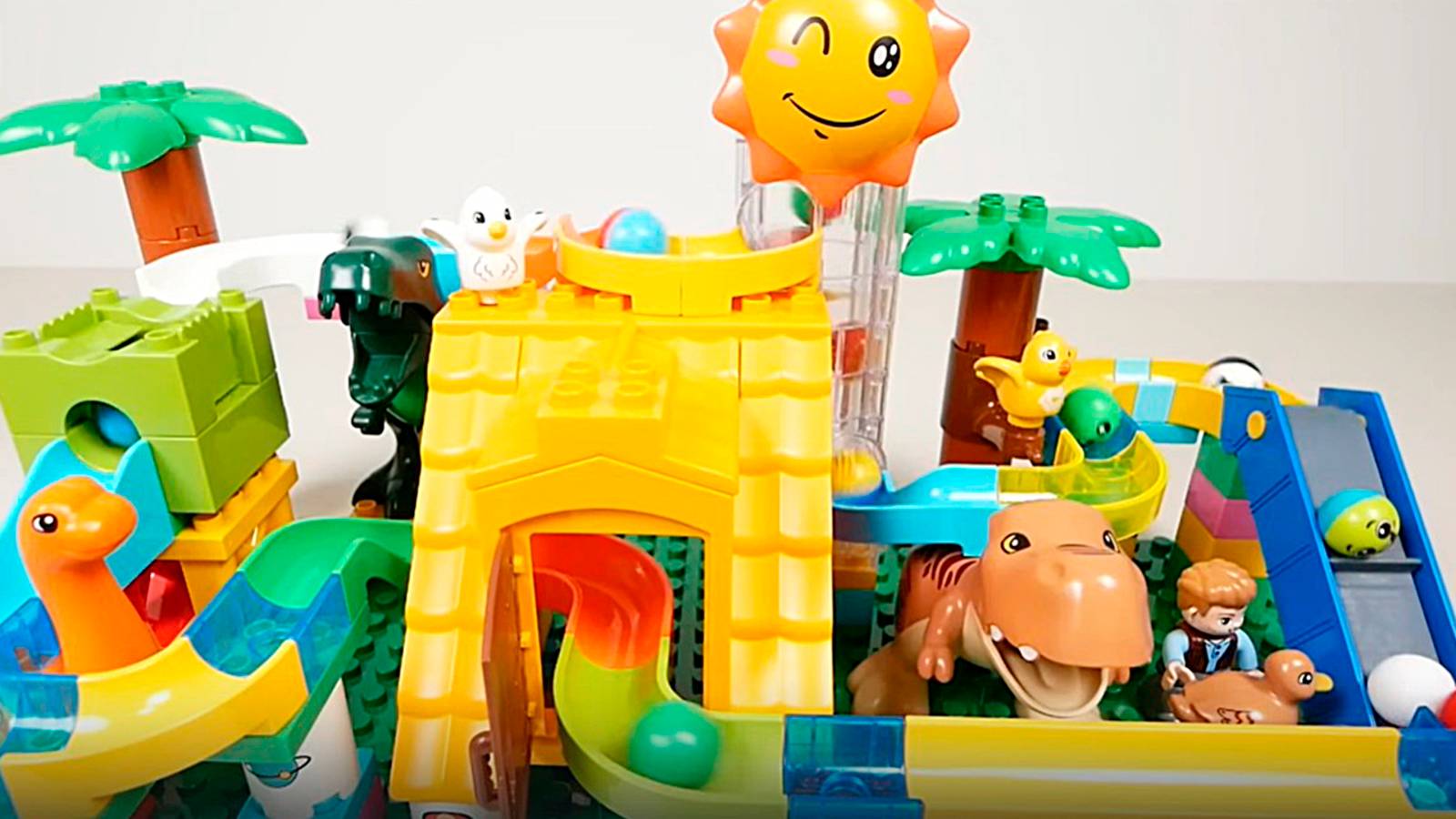 Развивающие детские игрушки. Гонка шариков. Волновой склон. Конструктор ЛЕГО Дупло. Мультики 3+ смотреть онлайн