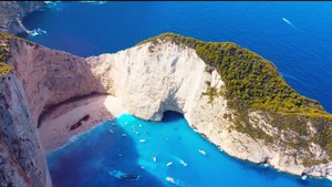 Дом на тутовом дереве в Греции