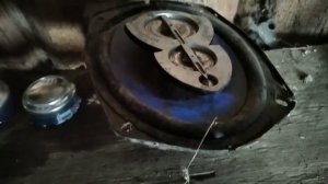 подключение колонок в автомобилю "полярность" очень важна