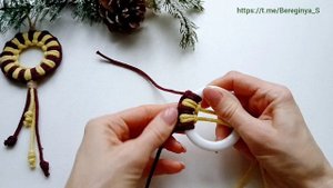 Елочная игрушка в технике макраме. Часть 1.mp4