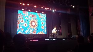 Игра на балалайке на Доброй Волне