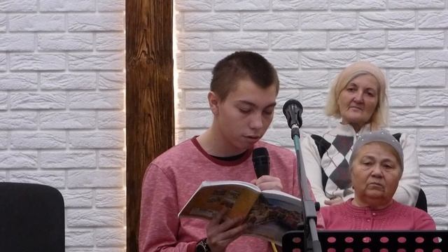 Толпились люди возле входа в рай,  стих   08.12.2024