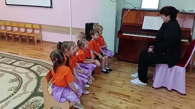 музыкальное занятие  в детском саду средняя группа