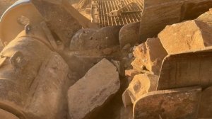 Строительство, очередное дробление щебёнки