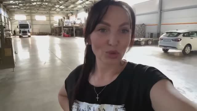 Volvo с сюрпризом. Приёмка автомобиля по женски! #женщинадальнобойщик