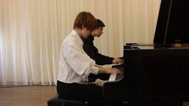 Евгения Галкина, Андрей Сурков: 1. К.Ф.Э. Бах. Адажио, 2. Астор Пьяццолла. Танго "Чао Париж" смотреть онлайн