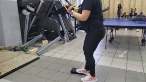 тренировали ноги. странные предметы. мы не знаем, что это такое.