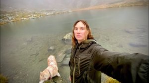 Одиночный поход к горному озеру 🏔️ ВЫЖИВАЮ в горах без снаряжения 😱 (1)