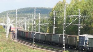 Два поезда на перегоне 2ЭС10-020 + 2ЭС10-046 скрещение поездов