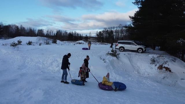 Щёлковские карьеры, зимние развлечения, катания на ватрушках смотреть онлайн