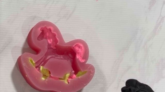 Изготовление фигурки Лошадки на подарок из мыльной основы с помощью молда от Хоббимолд