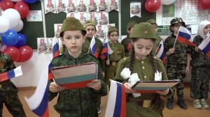 Парта героя.