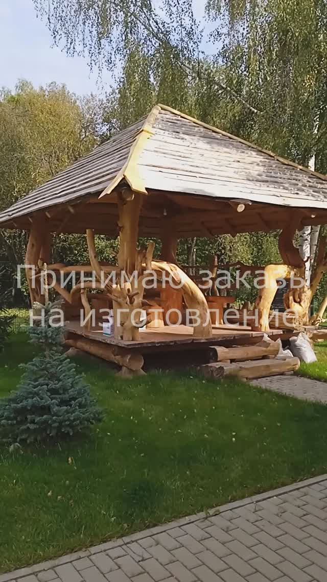 Беседка из дикого бревна