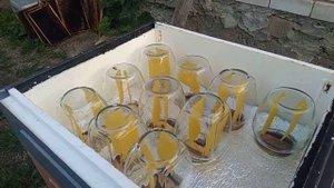 Установили банки в улей