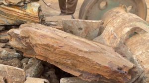 Строительство, дробление щебёнки