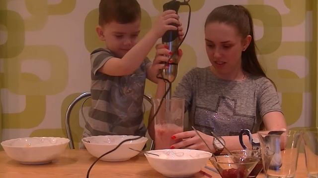 Делаем молочные коктейли. КОКТЕЙЛЬ ЧЕЛЛЕНДЖ от Боди и Иры.  milkshake challenge.