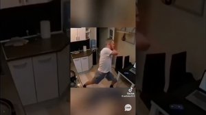 НЕРВНЫЕ коты !   КОТЫ психи !   КОТЫ которых С мозгами НЕ впорядке !