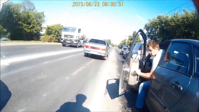 Велосипед. Внимание, водители открывают двери!