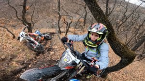 Девочка в  эндуро. Обучение новичков.