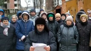 Жители Воронежа требуют возбудить уголовные дела после попытки снести гаражи по улице Ленинградская.