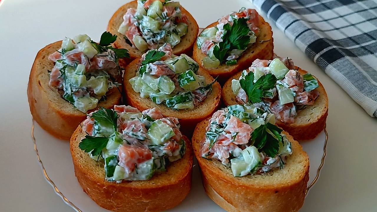 📌 Знаменитый "Салат в багете" - очень быстрый и вкусный вариант закуски