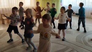 Весенние каникулы 2024 Муха справа