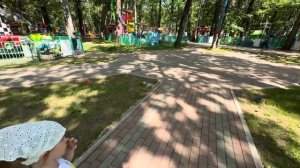 Гуляем с Аделинкой по Химкинскому парку имени Л.Н.Толстого и катаемся на веселых аттракционах