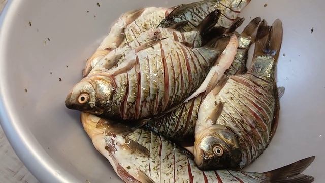 КАК ВКУСНО ПОЖАРИТЬ КАРАСЯ 😋😋😋
