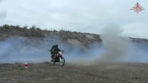 Занятия по прохождению мототрассы с бойцами армейского корпуса группировки «Восток»