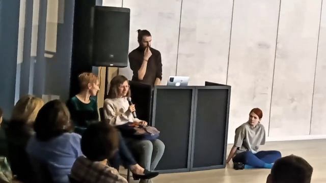"VOZDUKH ВНЕ СЛОВ" импровизационный перформанс по историям зрителей звук от DJ Bhaskar в арт. Юности