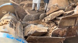 Строительство, дробление щебёнки