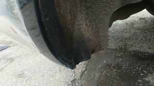 Skoda Octavia A7 дизель 1,6. Купил на AliExpress брызговики и установил.