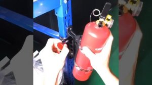 Автомобильный кронштейн для крепления огнетушителя