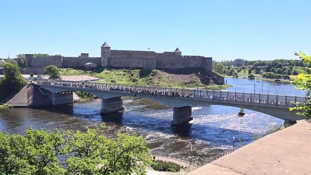 26 июня Граница Нарва Ивангород видео сегодня 13:00, видно Петровскую очередь и едем показываем мос