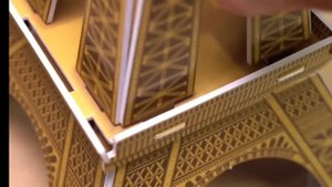 желейный медведь Валера уезжает в Париж