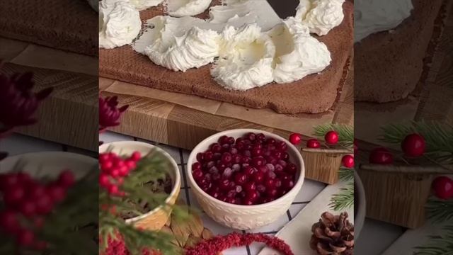 Шоколадный рулет с вишней
#десерты #Праздничные_блюда