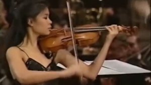 Vanessa Mae plays Toccata  Fugue