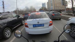 Мопед JT50 едет за ГИБДД