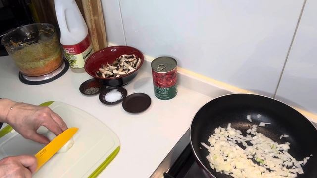 Полезный салат с красной фасолью!