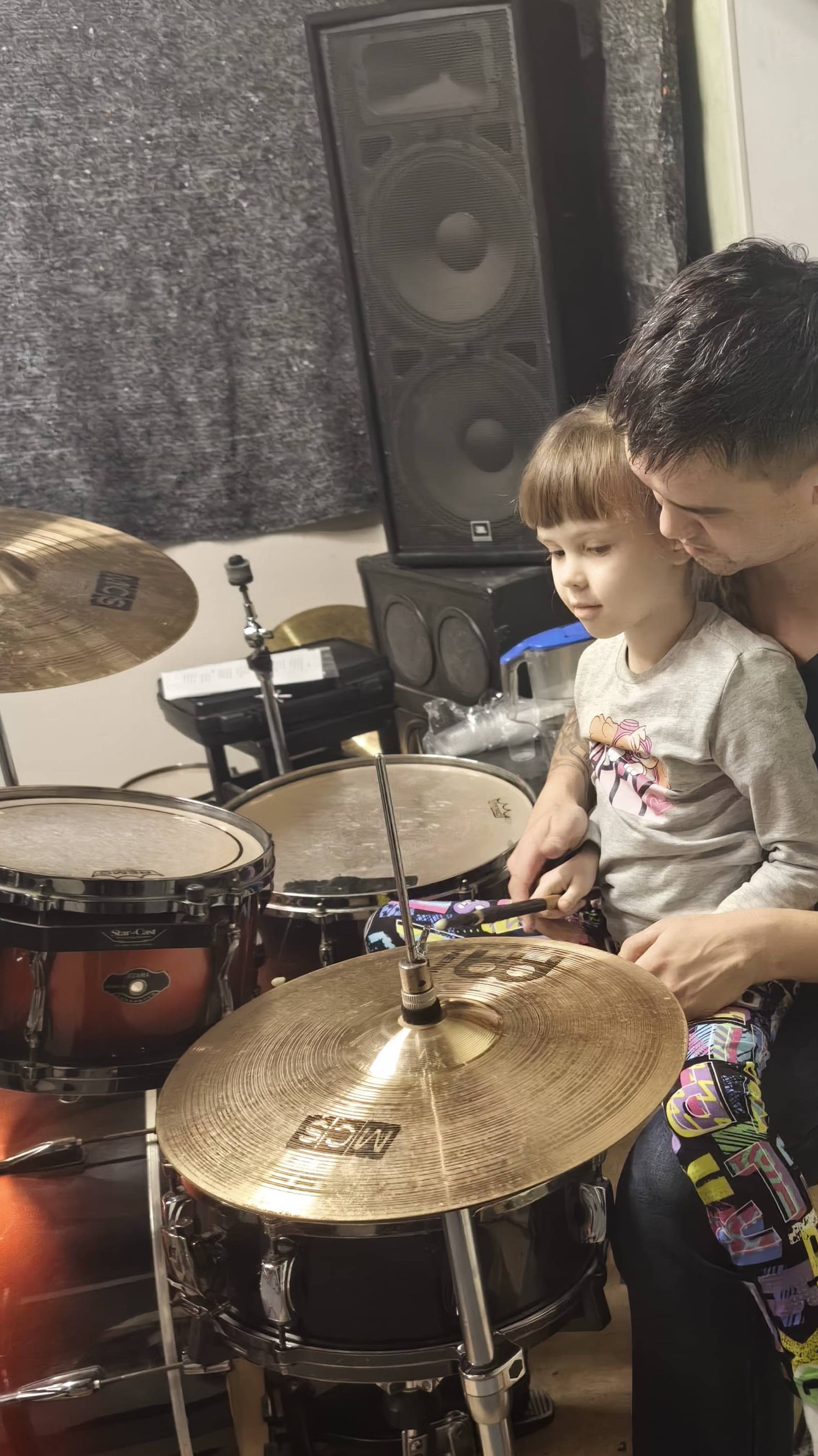 Когда твой папа барабанщик смотреть онлайн