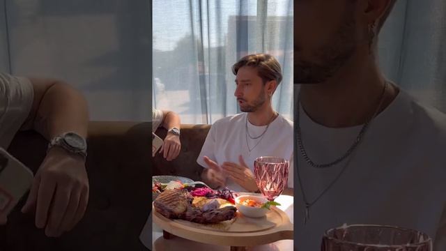 Жёсткий пранк девушки в Basturma cafe. СПб. Октябрьская наб. 130. #юмор #basturmacafe #пранк смотреть онлайн