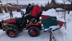 МТЗ 152. Уборка снега. Декабрь 2024.