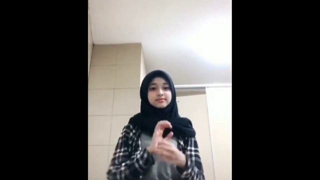 Video Viral Di Media Social:  Cewe- Cewe Gelis