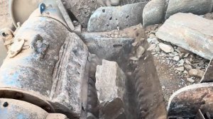 Строительство, дробление щебёнки