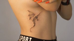 Тату на ребрах для девушки - дракон. Красивая и стильная татуировка от мастера Kot Tattoo Studio