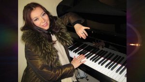 Лариса Елина 
И. Кальман «Карамболина» (куплеты Нинон) из оперетты «Фиалка Монмартра»