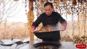 Sheep Hooves Crisply Fried! A Whole Basket, Eat with Hands! | Uncle Rural Gourmet