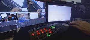 Работа с видеомикшером CineTreak mini, Logitech G510, Microsoft Surface Dial.