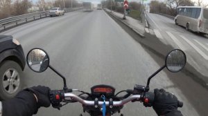 Мопед JT50 двигаюсь по городу